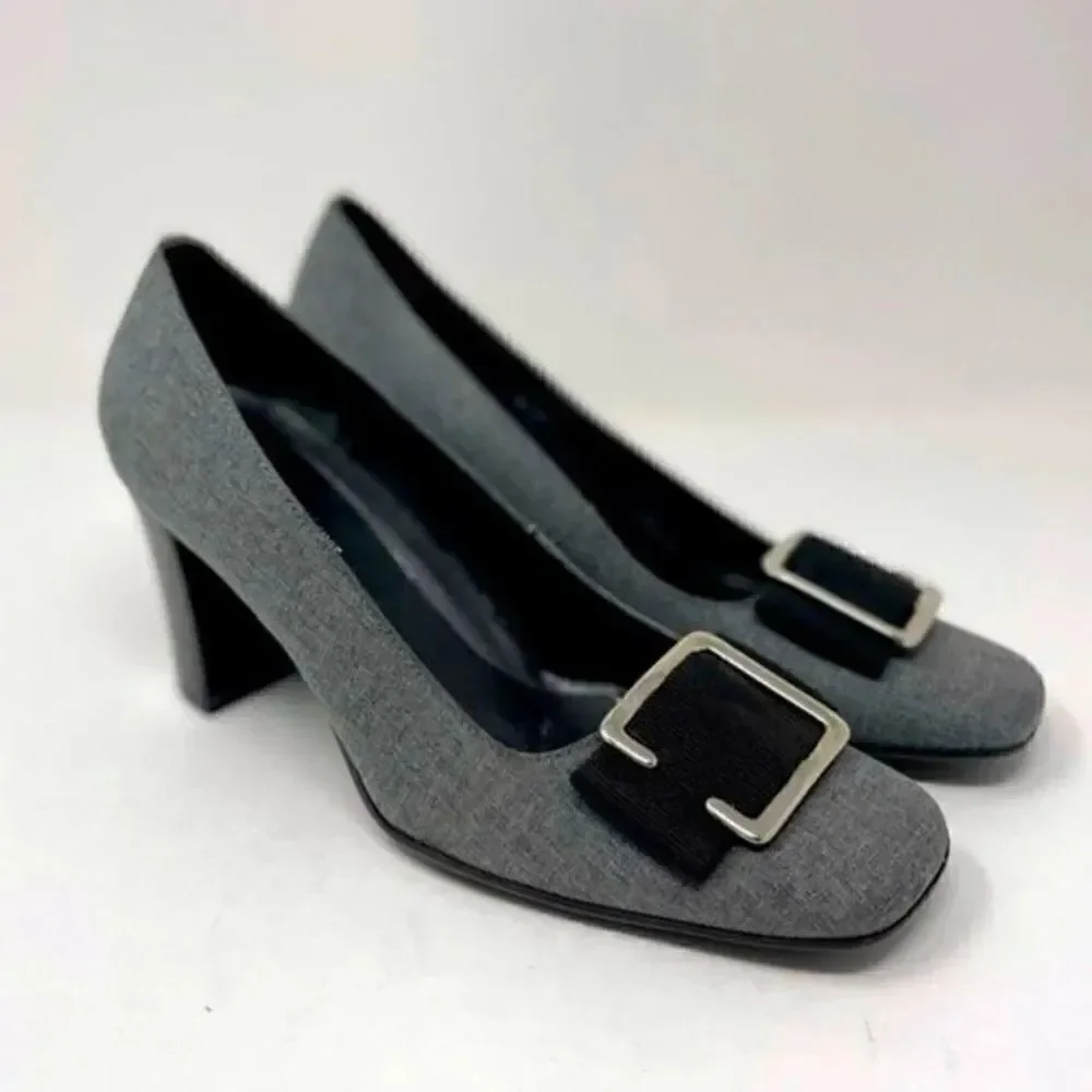 Etienne Aigner womans gray heels large buckle 7M BoxB